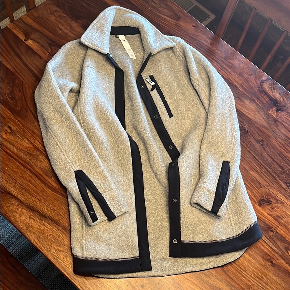 Oiselle PNW Shacket size M